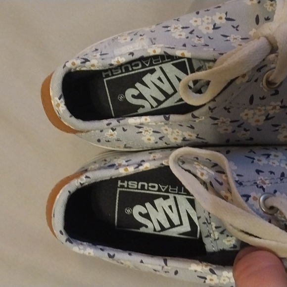 Women's Vans NWOT - Picture 4 of 5